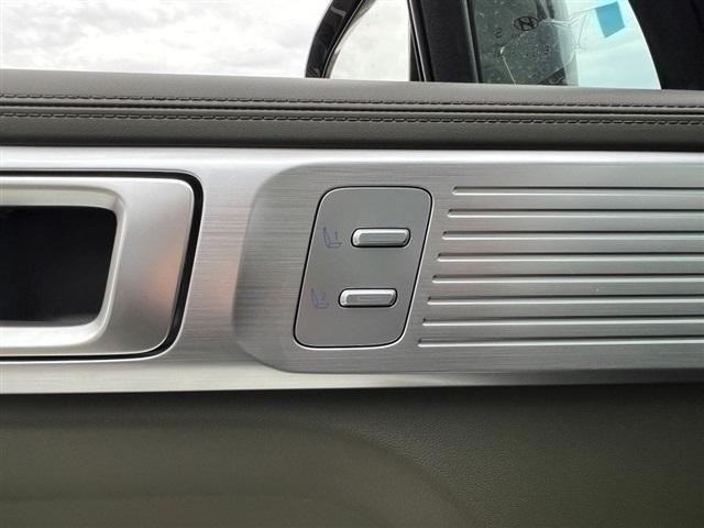 Photo of 2025 Phantom Black Hyundai SANTA FE HEV