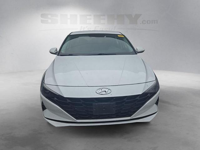 Photo of 2022 Ceramic White Hyundai ELANTRA HEV