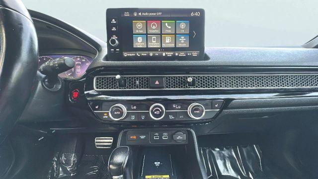 Photo of 2022 White Honda Civic