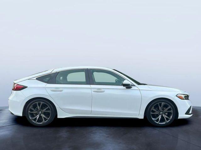 Photo of 2022 White Honda Civic