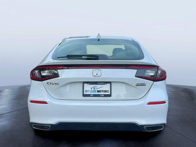 Photo of 2022 White Honda Civic