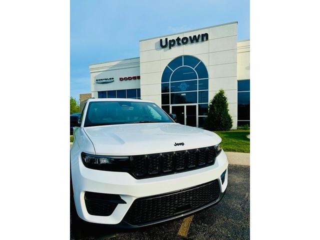 Photo of 2025 Bright White Clearcoat Jeep Grand Cherokee