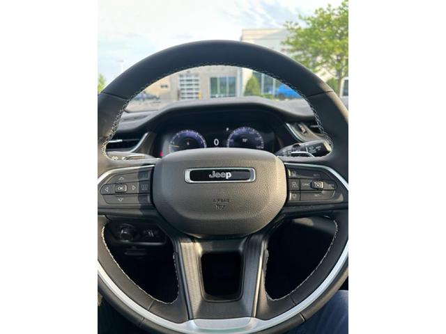 Photo of 2025 Bright White Clearcoat Jeep Grand Cherokee