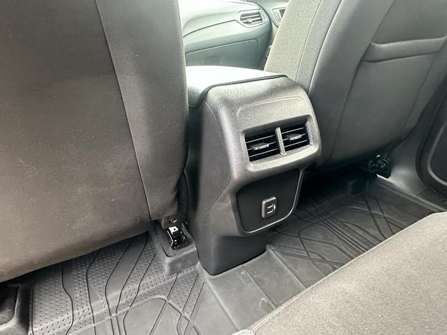 Photo of 2022 Silver Ice Metallic Chevrolet Equinox