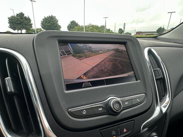 Photo of 2022 Silver Ice Metallic Chevrolet Equinox