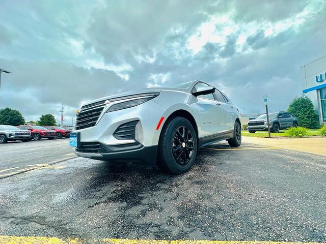 Photo of 2022 Silver Ice Metallic Chevrolet Equinox