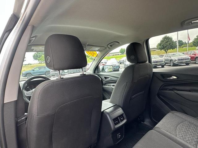 Photo of 2022 Silver Ice Metallic Chevrolet Equinox