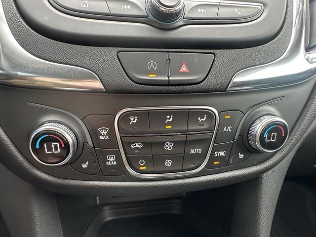 Photo of 2022 Silver Ice Metallic Chevrolet Equinox