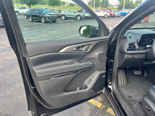 Photo of 2025 Mosaic Black Metallic Chevrolet Traverse