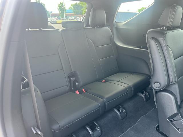 Photo of 2025 Mosaic Black Metallic Chevrolet Traverse