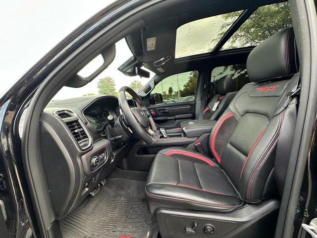 Photo of 2024 Diamond Black Crystal Pearlcoat RAM 1500