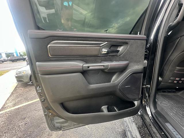 Photo of 2024 Diamond Black Crystal Pearlcoat RAM 1500