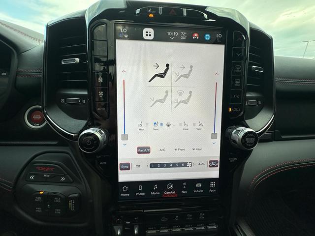 Photo of 2024 Diamond Black Crystal Pearlcoat RAM 1500