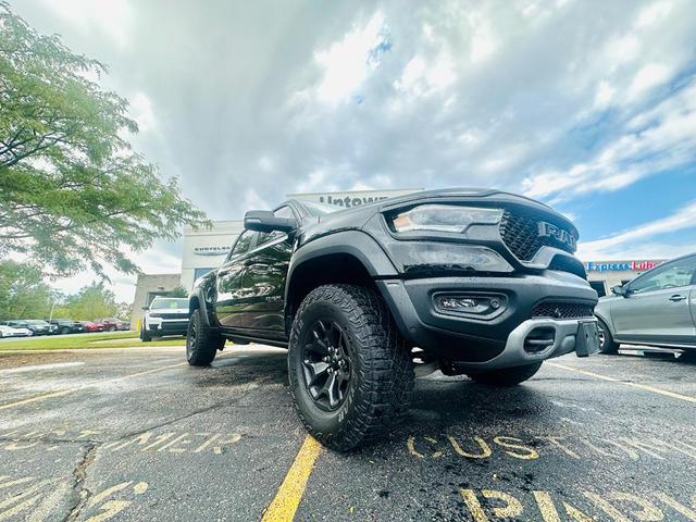 Photo of 2024 Diamond Black Crystal Pearlcoat RAM 1500