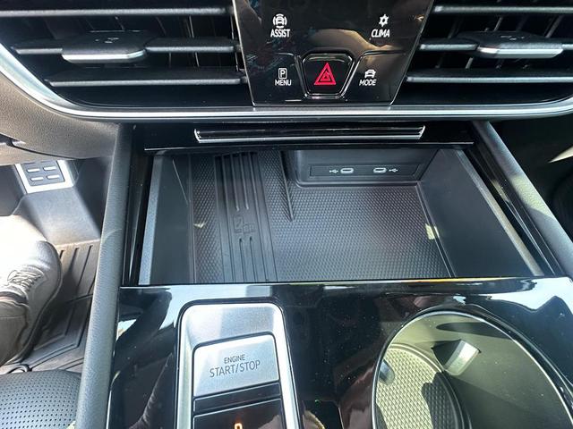 Photo of 2025 Opal White Pearl Volkswagen Atlas Cross Sport