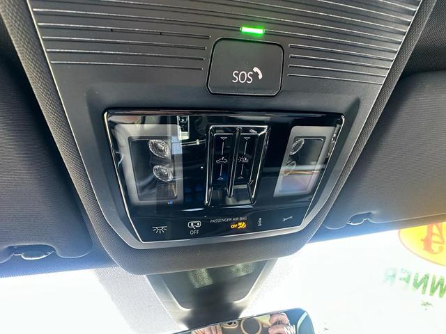 Photo of 2025 Opal White Pearl Volkswagen Atlas Cross Sport