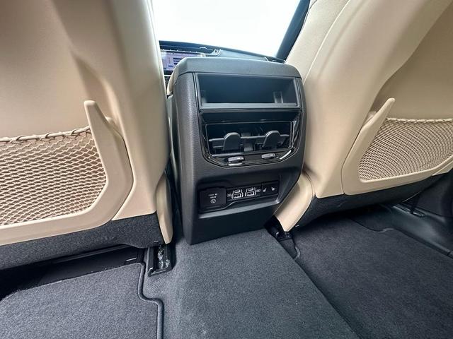 Photo of 2025 Diamond Black Crystal Pearlcoat Jeep Grand Cherokee