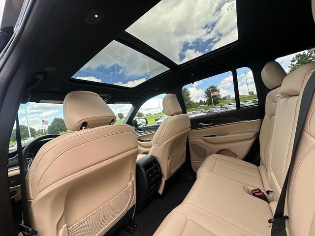 Photo of 2025 Diamond Black Crystal Pearlcoat Jeep Grand Cherokee