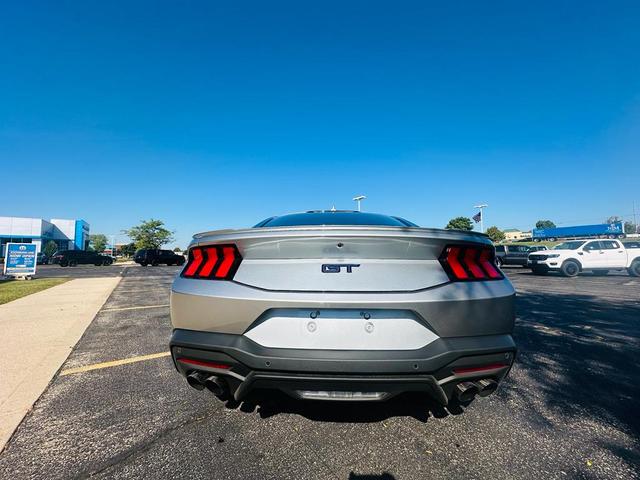 Photo of 2025 Iconic Silver Metallic Ford Mustang
