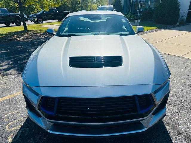 Photo of 2025 Iconic Silver Metallic Ford Mustang