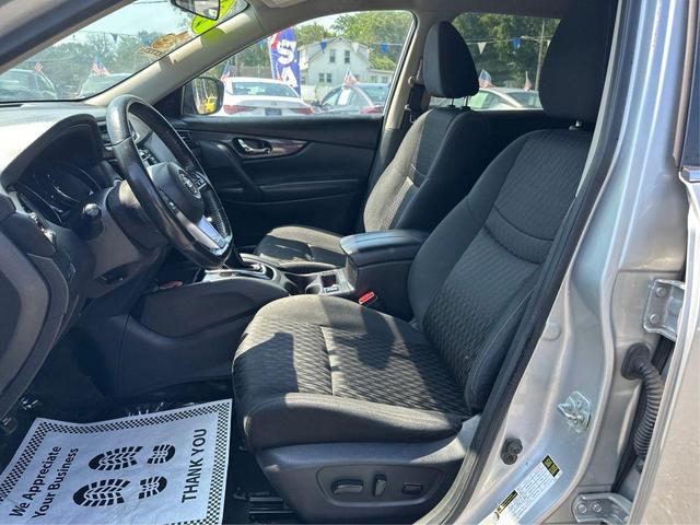 Photo of 2018 Brilliant Silver Nissan Rogue