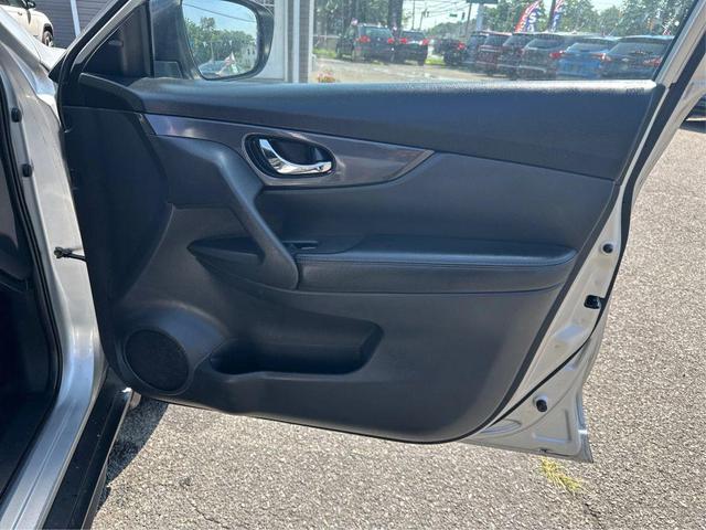 Photo of 2018 Brilliant Silver Nissan Rogue