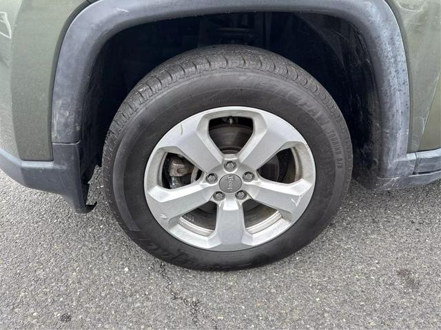Photo of 2019 Olive Green Pearlcoat Jeep Compass