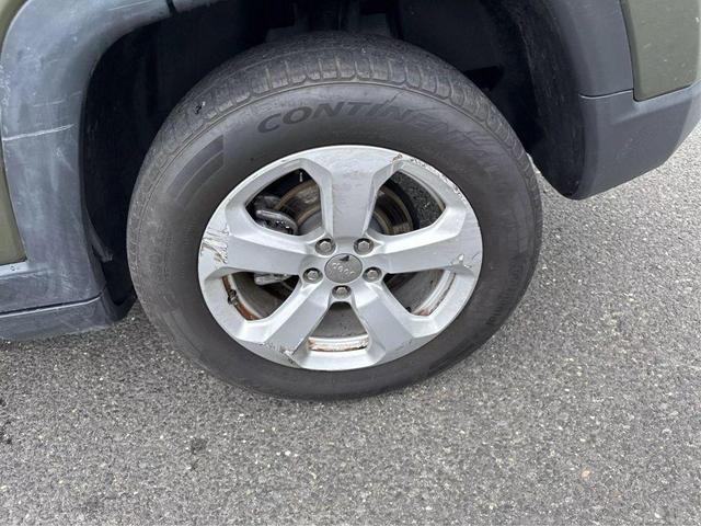 Photo of 2019 Olive Green Pearlcoat Jeep Compass