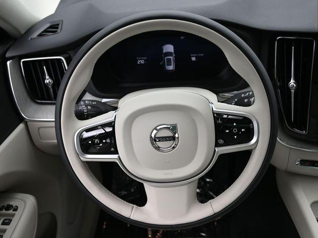 Photo of 2025 Onyx Black Metallic Volvo XC60 Plug-In Hybrid