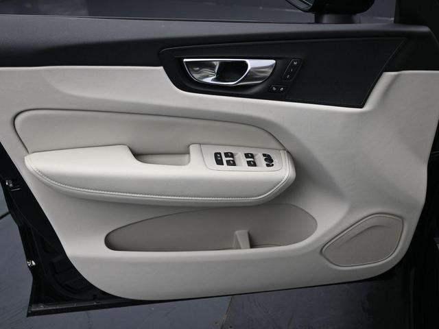 Photo of 2025 Onyx Black Metallic Volvo XC60 Plug-In Hybrid