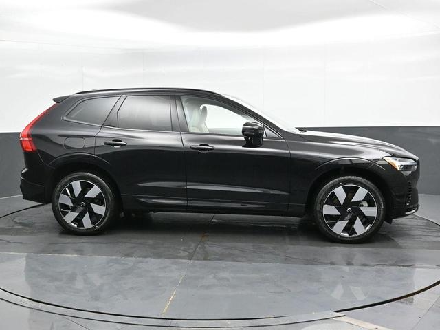 Photo of 2025 Onyx Black Metallic Volvo XC60 Plug-In Hybrid