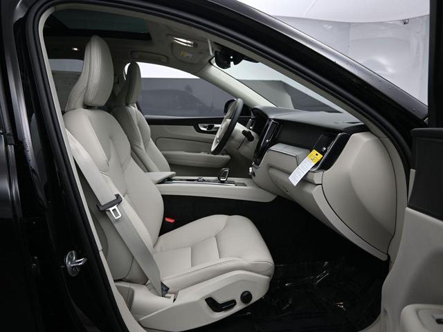 Photo of 2025 Onyx Black Metallic Volvo XC60 Plug-In Hybrid