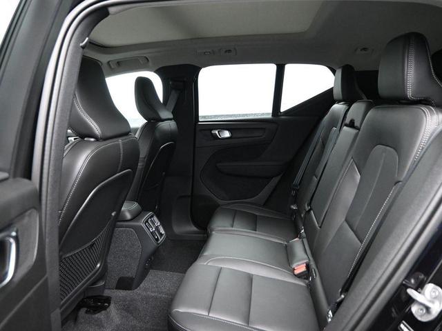 Photo of 2025 Onyx Black Metallic Volvo XC40
