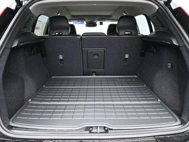 Photo of 2025 Onyx Black Metallic Volvo XC40