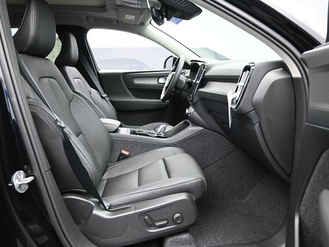 Photo of 2025 Onyx Black Metallic Volvo XC40