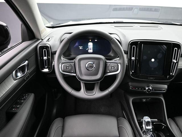 Photo of 2025 Onyx Black Metallic Volvo XC40