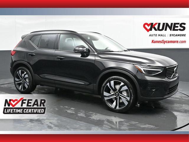 Photo of 2025 Onyx Black Metallic Volvo XC40
