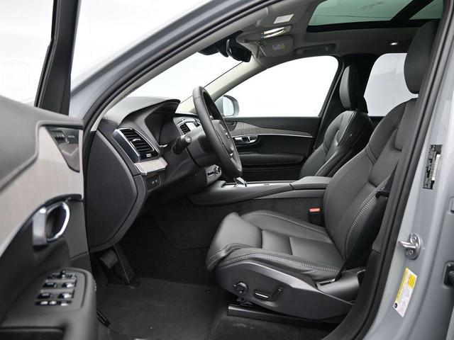Photo of 2025 Metallic Volvo XC90 Plug-In Hybrid