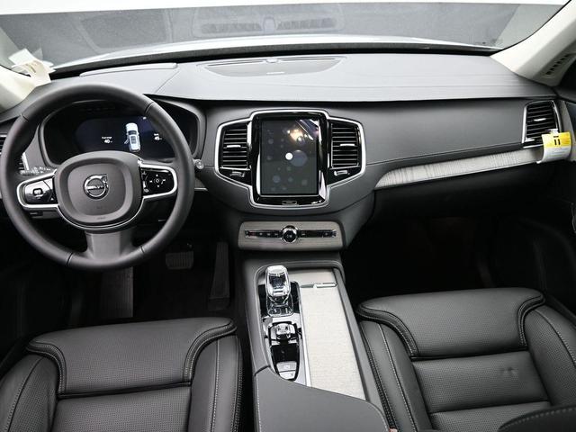 Photo of 2025 Metallic Volvo XC90 Plug-In Hybrid