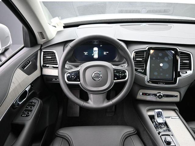 Photo of 2025 Metallic Volvo XC90 Plug-In Hybrid