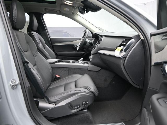 Photo of 2025 Metallic Volvo XC90 Plug-In Hybrid