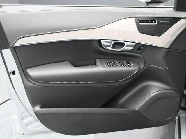 Photo of 2025 Metallic Volvo XC90 Plug-In Hybrid