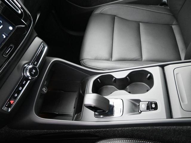 Photo of 2025 Fjord Blue Metallic Volvo XC40