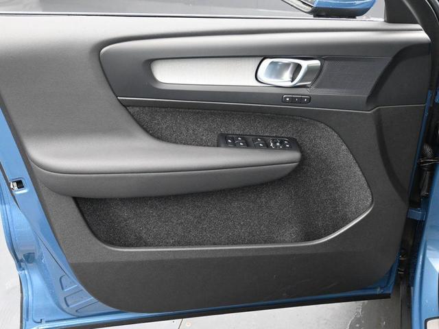 Photo of 2025 Fjord Blue Metallic Volvo XC40