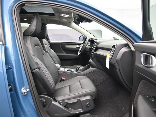 Photo of 2025 Fjord Blue Metallic Volvo XC40