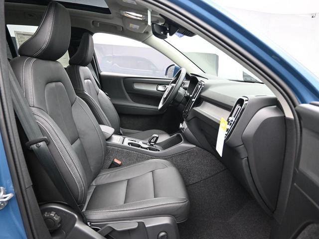 Photo of 2025 Fjord Blue Metallic Volvo XC40