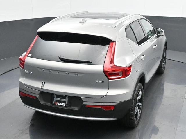 Photo of 2025 Silver Volvo XC40