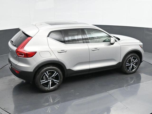Photo of 2025 Silver Volvo XC40