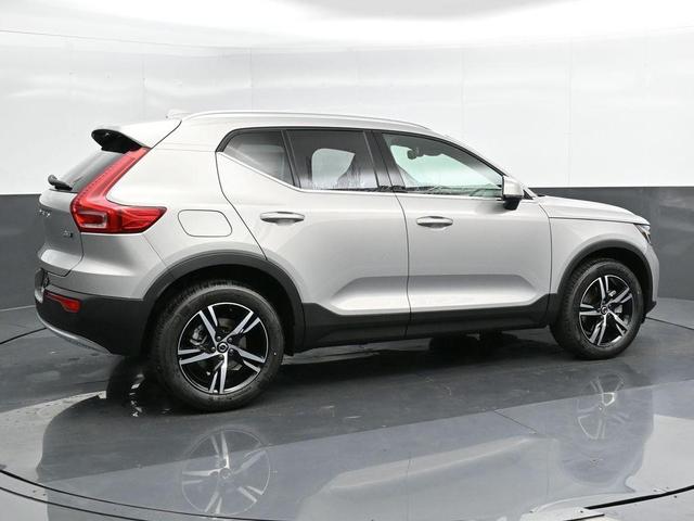 Photo of 2025 Silver Volvo XC40