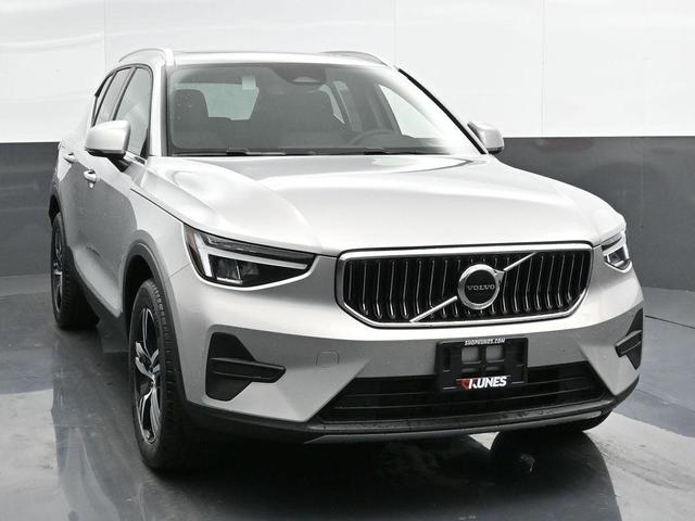 Photo of 2025 Silver Volvo XC40